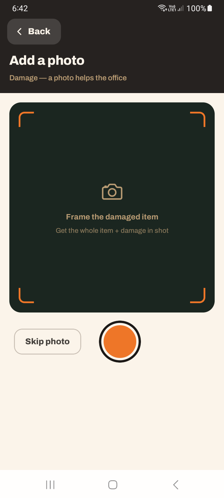 The damage photo step of the incident flow, prompting to take a photo of the damaged item or skip
